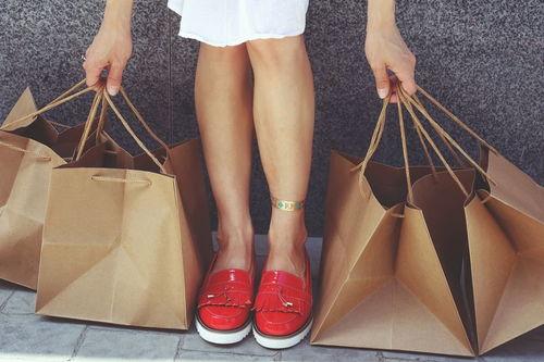 名星穿国产鞋的是谁呀视频,揭秘穿国产鞋的时尚达人  第1张